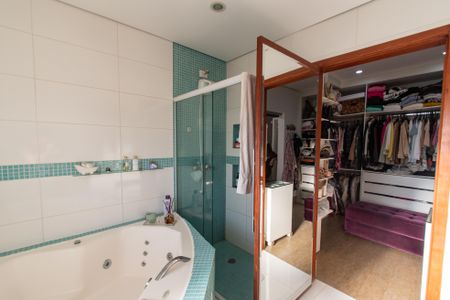 Casa à venda com 440m², 3 quartos e 3 vagas Casa à venda com 440m², 3 quartos e 3 vagasBanheiro da suíte 3