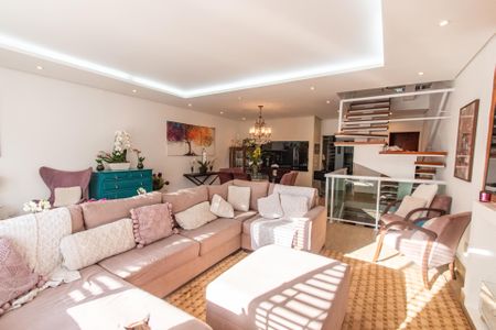 Casa à venda com 440m², 3 quartos e 3 vagas Casa à venda com 440m², 3 quartos e 3 vagasSala