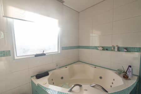 Casa à venda com 440m², 3 quartos e 3 vagas Casa à venda com 440m², 3 quartos e 3 vagasBanheiro da suíte 3