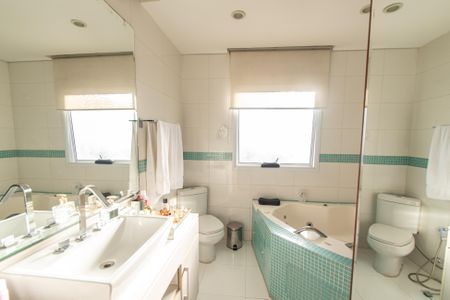 Casa à venda com 440m², 3 quartos e 3 vagas Casa à venda com 440m², 3 quartos e 3 vagasBanheiro da suíte 3