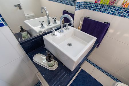 Casa à venda com 440m², 3 quartos e 3 vagas Casa à venda com 440m², 3 quartos e 3 vagas Área comum - Lavabo da piscina