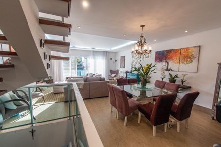 Casa à venda com 440m², 3 quartos e 3 vagas Casa à venda com 440m², 3 quartos e 3 vagasSala