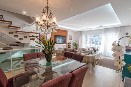 Casa à venda com 440m², 3 quartos e 3 vagas Casa à venda com 440m², 3 quartos e 3 vagasSala