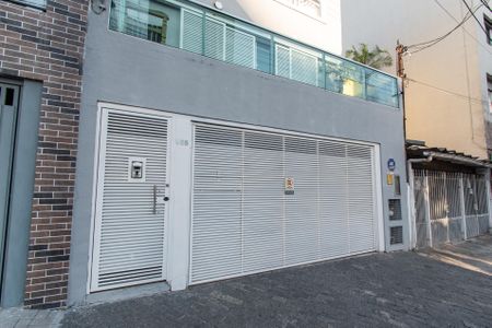 Casa à venda com 440m², 3 quartos e 3 vagas Casa à venda com 440m², 3 quartos e 3 vagasFachada