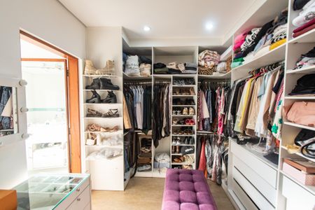 Casa à venda com 440m², 3 quartos e 3 vagas Casa à venda com 440m², 3 quartos e 3 vagasCloset da suíte 3