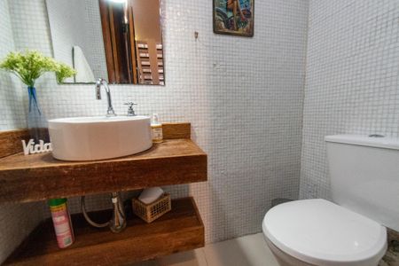 Casa à venda com 440m², 3 quartos e 3 vagas Casa à venda com 440m², 3 quartos e 3 vagas Área comum - Lavabo da garagem