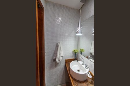 Casa à venda com 440m², 3 quartos e 3 vagas Casa à venda com 440m², 3 quartos e 3 vagas Área comum - Lavabo da garagem