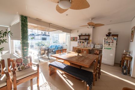 Casa à venda com 440m², 3 quartos e 3 vagas Casa à venda com 440m², 3 quartos e 3 vagas Área comum - Sala da piscina