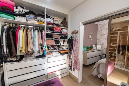 Casa à venda com 440m², 3 quartos e 3 vagas Casa à venda com 440m², 3 quartos e 3 vagasCloset da suíte 3
