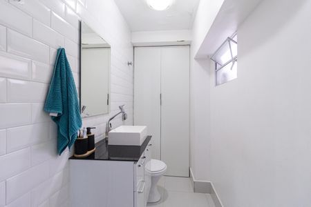 Casa à venda com 170m², 4 quartos e 2 vagas Casa à venda com 170m², 4 quartos e 2 vagasLavabo