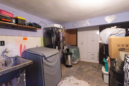 Casa à venda com 170m², 4 quartos e 2 vagas Casa à venda com 170m², 4 quartos e 2 vagasÁrea de serviço