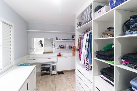 Casa à venda com 170m², 4 quartos e 2 vagas Casa à venda com 170m², 4 quartos e 2 vagasQuarto 2