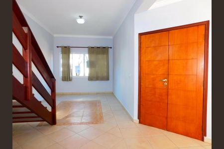 Casa de condomínio para alugar com 219m², 3 quartos e 6 vagasSala