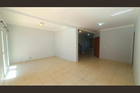 Casa de condomínio para alugar com 219m², 3 quartos e 6 vagasSala