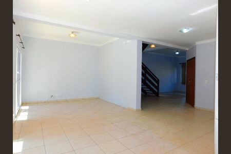 Sala de casa de condomínio para alugar com 3 quartos, 219m² em Residencial Paineiras, Paulínia