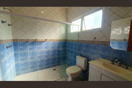 Casa de condomínio para alugar com 219m², 3 quartos e 6 vagasBanheiro da Suíte