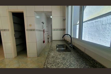 Casa de condomínio para alugar com 219m², 3 quartos e 6 vagasCozinha