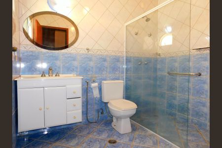 Casa de condomínio para alugar com 219m², 3 quartos e 6 vagasBanheiro Social