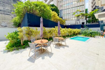 Apartamento à venda com 75m², 2 quartos e 1 vaga Apartamento à venda com 75m², 2 quartos e 1 vagaPiscina