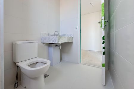 Apartamento à venda com 75m², 2 quartos e 1 vaga Apartamento à venda com 75m², 2 quartos e 1 vagaBanheiro da Suíte 2