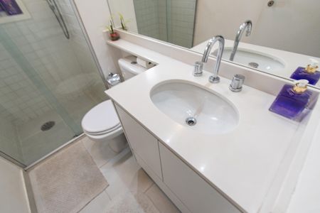 Apartamento à venda com 92m², 2 quartos e 2 vagasBanheiro da suíte 2