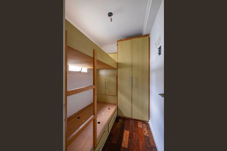 Apartamento à venda com 525m², 4 quartos e 6 vagas Apartamento à venda com 525m², 4 quartos e 6 vagasÁrea de Serviço - Quarto 1a