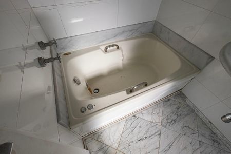 Apartamento à venda com 169m², 3 quartos e 3 vagasBanheiro da Suíte 1