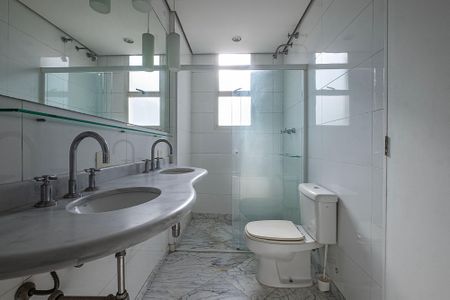 Apartamento à venda com 169m², 3 quartos e 3 vagasBanheiro da Suíte 1