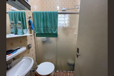 Casa à venda com 70m², 4 quartos e 2 vagasBanheiro