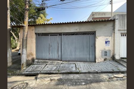 Casa à venda com 70m², 4 quartos e 2 vagasFachada
