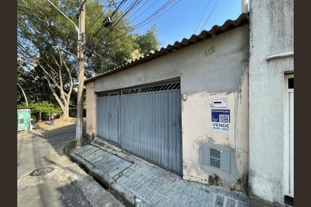 Casa à venda com 70m², 4 quartos e 2 vagasFachada