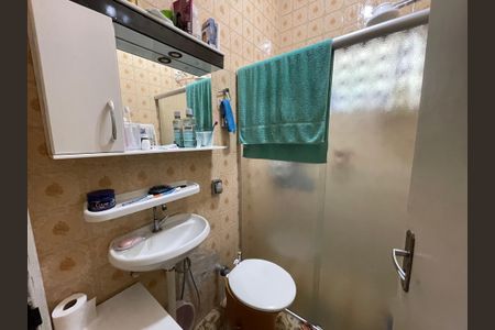 Casa à venda com 70m², 4 quartos e 2 vagasBanheiro