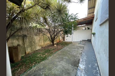 Casa à venda com 70m², 4 quartos e 2 vagasQuintal