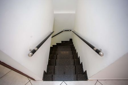 Casa à venda com 170m², 4 quartos e 2 vagasEscada