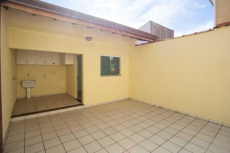 Casa à venda com 170m², 4 quartos e 2 vagasQuintal