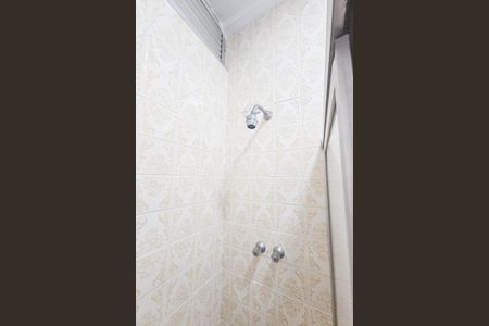 Banheiro social de apartamento para alugar com 2 quartos, 103m² em Jardim Tres Marias, Guarujá