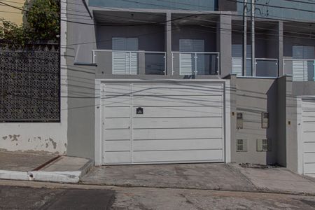 Casa à venda com 70m², 2 quartos e 2 vagasFachada