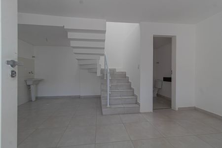 Casa à venda com 70m², 2 quartos e 2 vagasSala