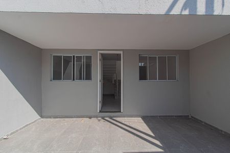 Casa à venda com 70m², 2 quartos e 2 vagasGaragem