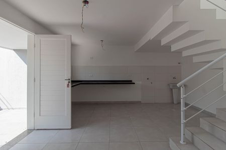 Casa à venda com 70m², 2 quartos e 2 vagasSala