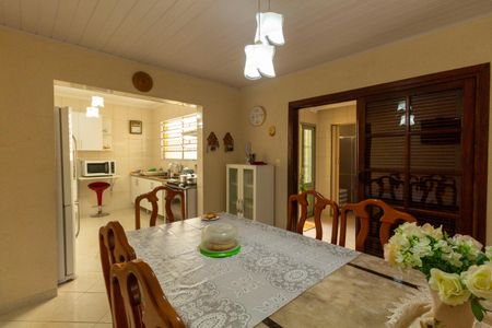 Casa à venda com 250m², 4 quartos e 6 vagasCasa 1 - Cozinha