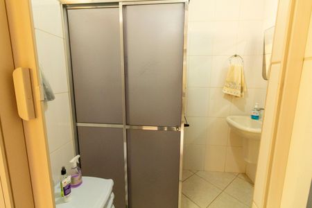 Casa à venda com 250m², 4 quartos e 6 vagasCasa 1 - Banheiro social