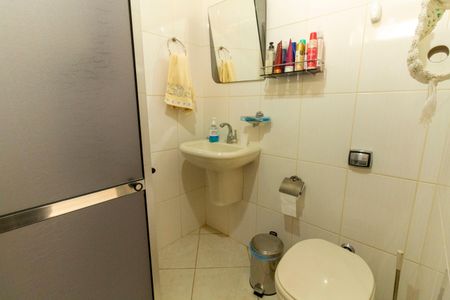 Casa à venda com 250m², 4 quartos e 6 vagasCasa 1 - Banheiro social