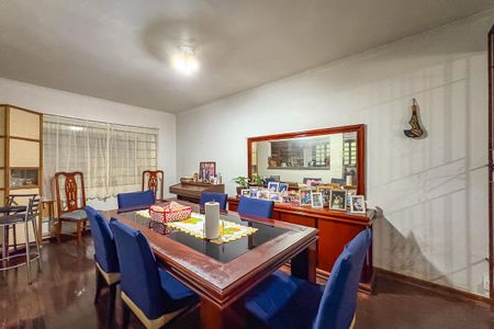 Casa à venda com 260m², 3 quartos e 3 vagasSala