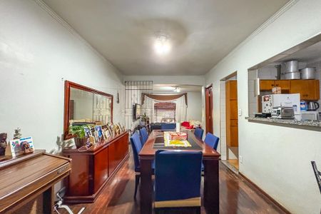 Casa à venda com 260m², 3 quartos e 3 vagasSala