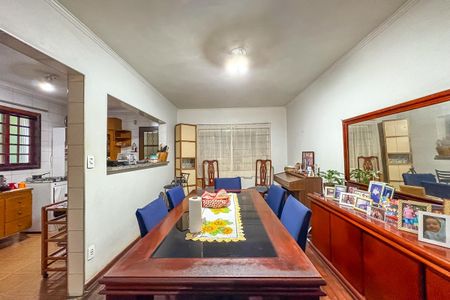 Casa à venda com 260m², 3 quartos e 3 vagasSala