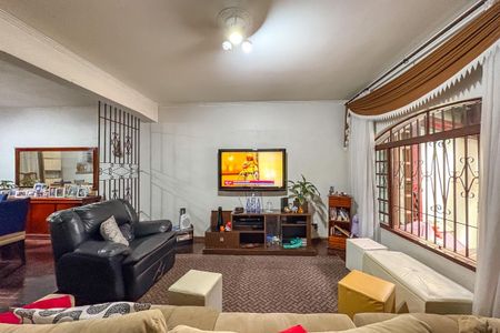 Casa à venda com 260m², 3 quartos e 3 vagasSala