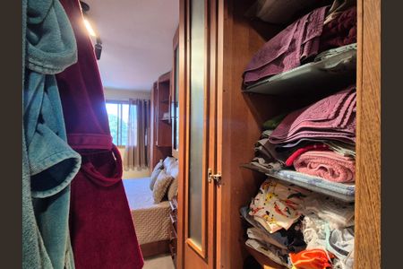 Apartamento à venda com 83m², 3 quartos e 2 vagas Apartamento à venda com 83m², 3 quartos e 2 vagasCloset da suíte