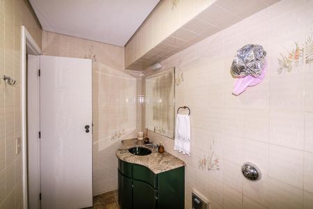 Apartamento à venda com 300m², 4 quartos e 3 vagasBanheiro da Suíte 2