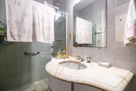 Apartamento à venda com 300m², 4 quartos e 3 vagasBanheiro da Suíte 1